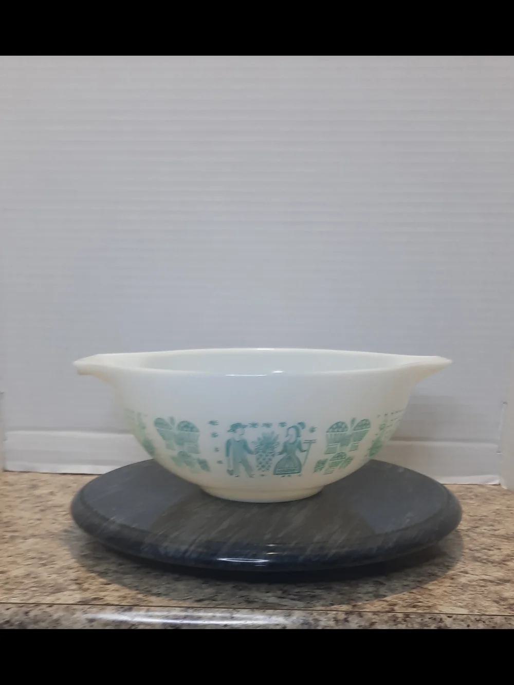 Vintage Pyrex Butterprint 443 Bowl